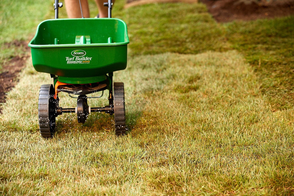 Turf Builder Starter Lawn Fertilizer, 24-25-4 For New Grass, 320-m2